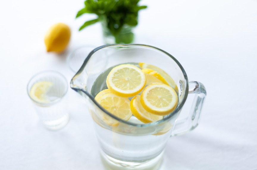 A water pitcher with lemon slices.